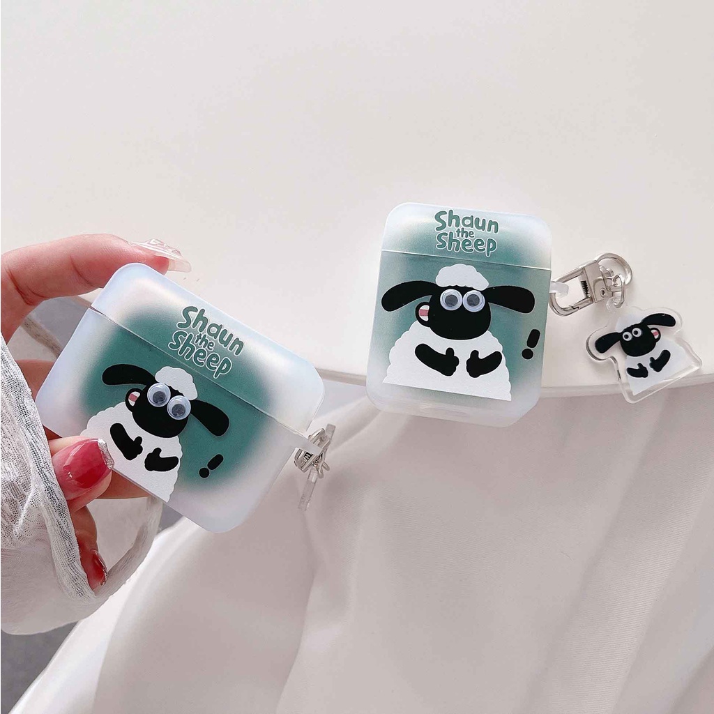 Vỏ Bảo Vệ Hộp Sạc Tai Nghe Airpods 1 / 2 / 3 / pro Hình Vuông Họa Tiết Chú Cừu Mắt Đen Dễ Thương Kèm Móc Tre