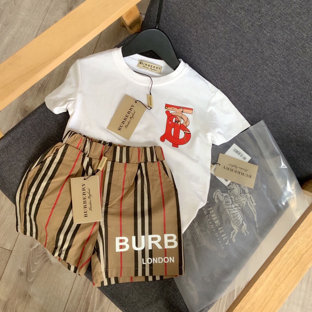 1 Bộ Áo Thun Tay Ngắn + Quần Short Họa Tiết Sọc Cổ Điển Dành Cho Bé Gái