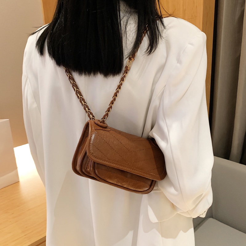 Túi Xách Đính Đá Phối Dây Xích Dễ Phối Đồ Thời Trang