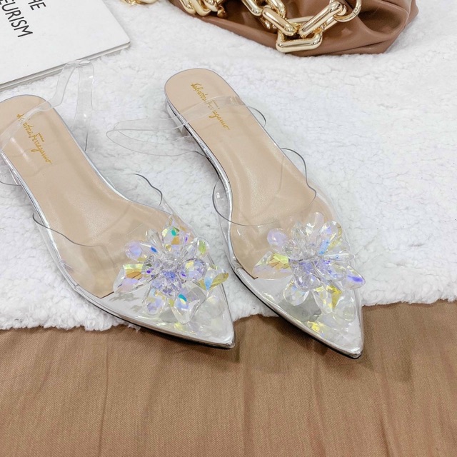 GIÀY BÚP BÊ BÍT TRONG MŨI NHỌN ĐÍNH HOA SIÊU SANG