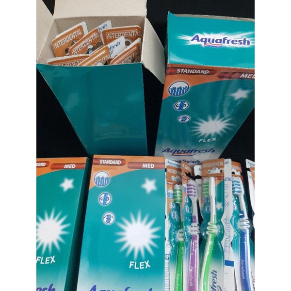 Bàn chải đánh răng Aquafresh