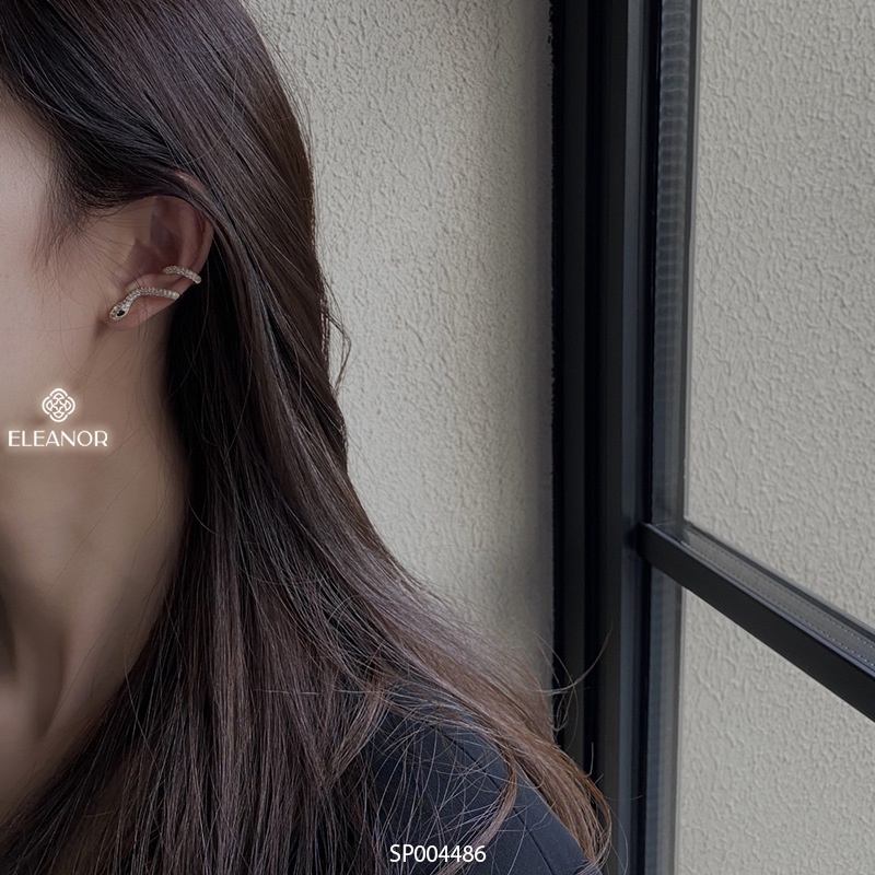Bông tai nữ gắn vành đính đá Eleanor Accessories hình rắn phụ kiện trang sức cá tính 4486 (1 chiếc)