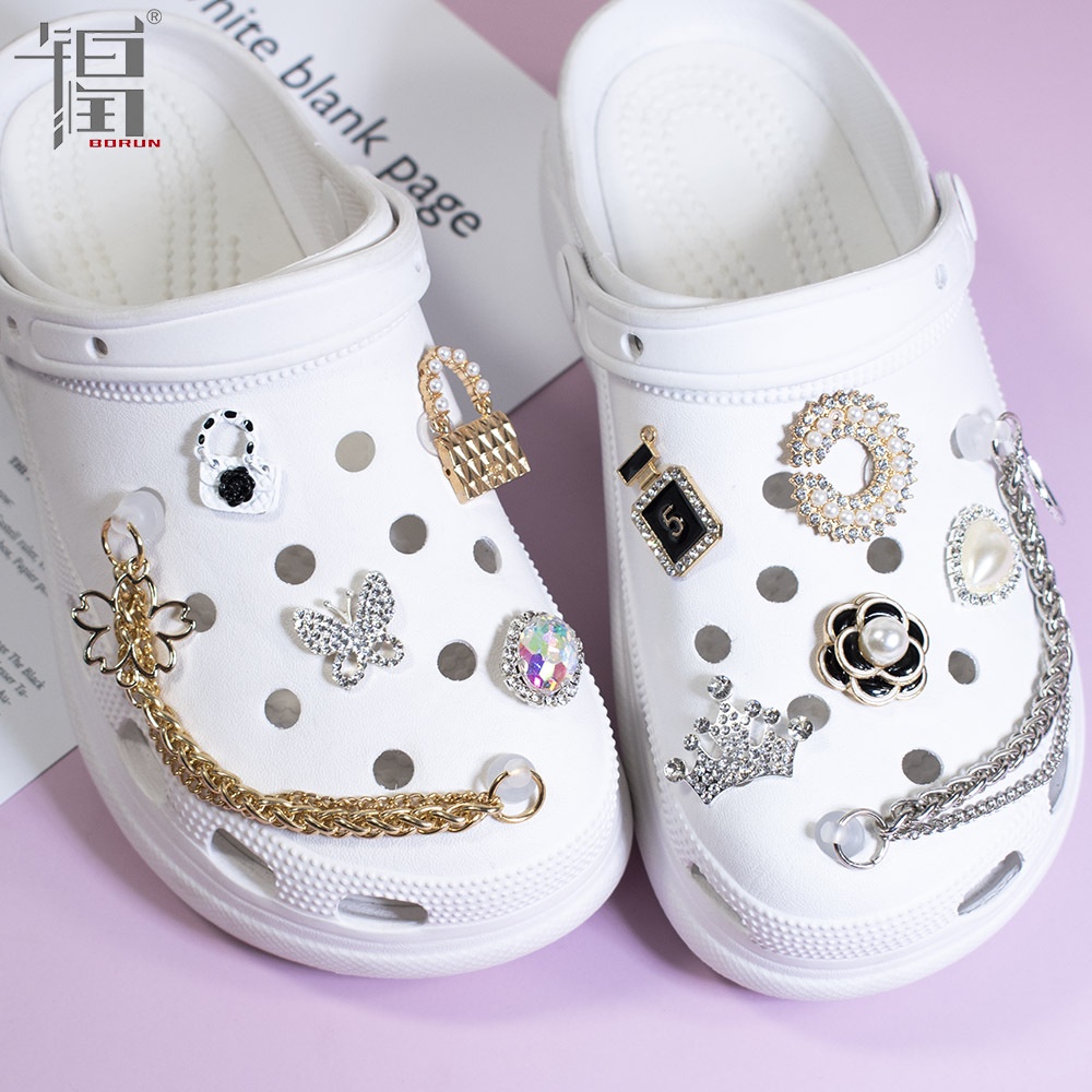 charm stick gắn dép cross siêu ngầu, độc đáo