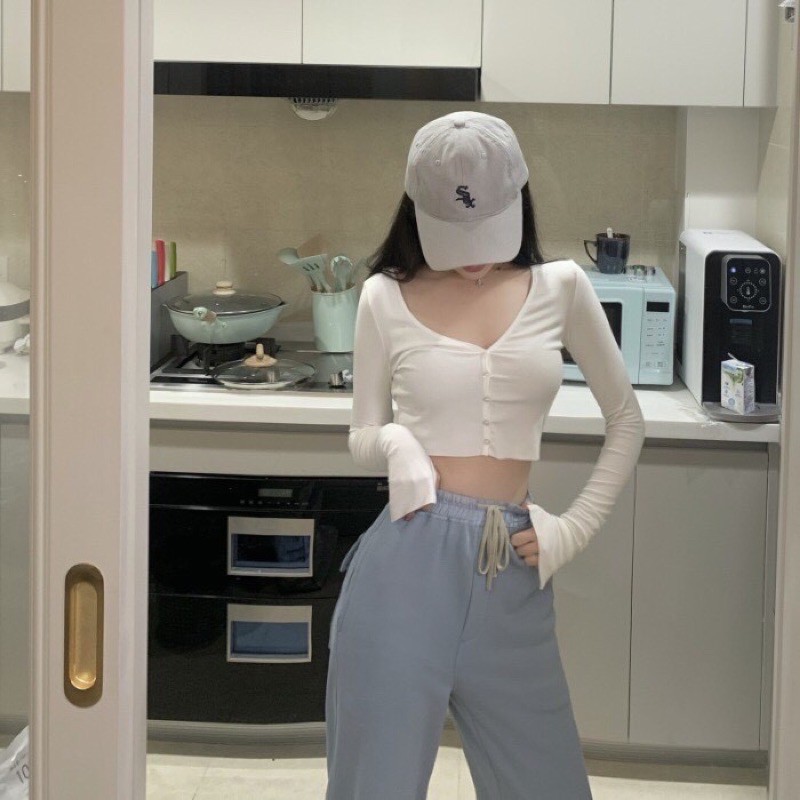 Áo croptop tay dài xẻ tà cúc dọc cổ tim