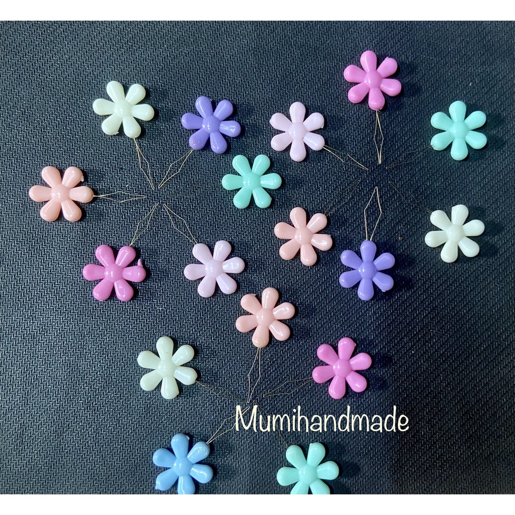 Dụng Cụ Xỏ Chỉ Hình Bông Hoa Màu Ngẫu Nhiên