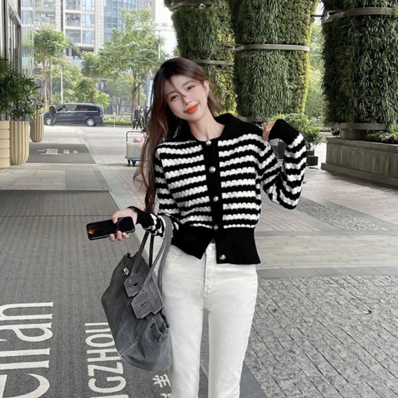 Áo Sweater Dệt Kim Cổ Bẻ Dáng Ngắn Họa Tiết Kẻ Sọc Phong Cách Retro Xinh Xắn