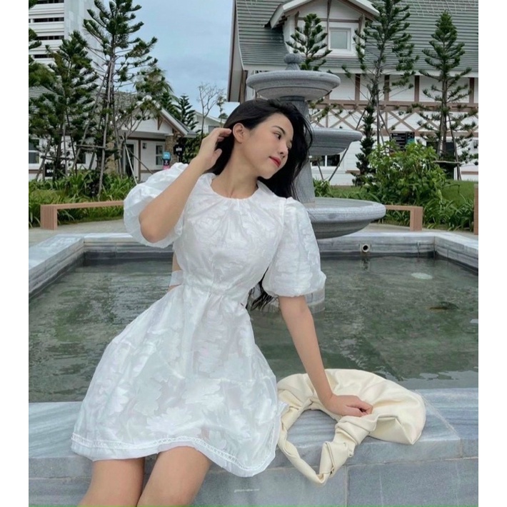 Váy trắng tiểu thư Cúp ngực hở lưng khoét eo hoạ tiết hoa nổi Lily dress