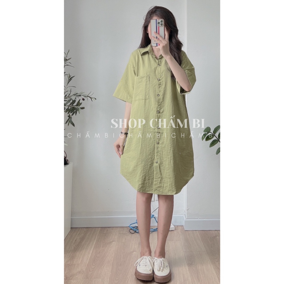 Váy sơ mi kiểu nữ V.108, Váy kiểu dáng dài cổ đức túi ngực xẻ tà nhẹ chất đũi xước mát mẻ - Thời trang nữ Chấm Bi