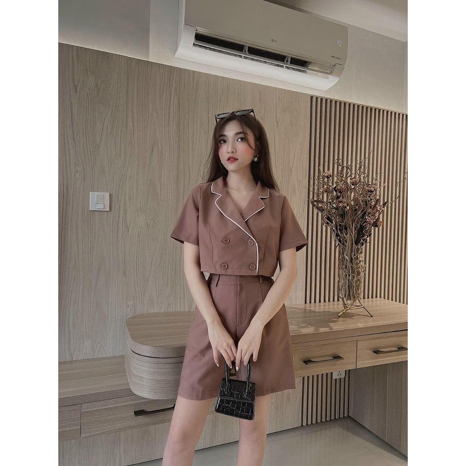 Sét bộ đùi nữ áo kiểu croptop chạy viền đính nút kèm quần đùi năng động