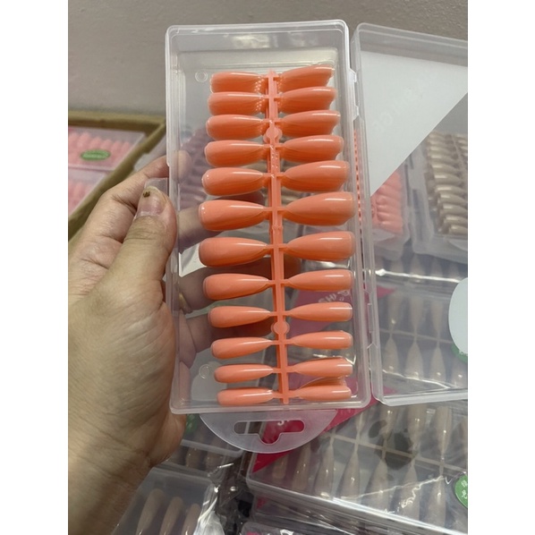Móng Úp Thạch Sẵn Nhiều Màu. Có Nhiều Kiểu Dáng.