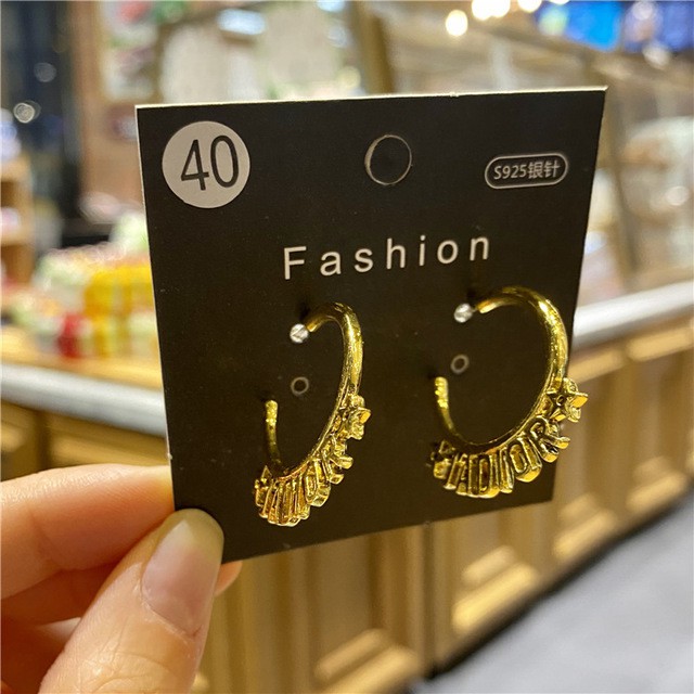 Khuyên tai các mẫu hot năm 2021