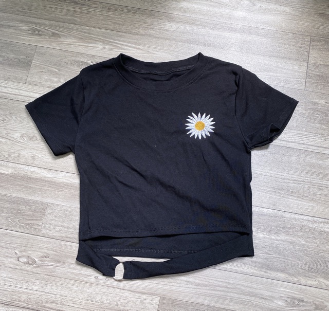 áo croptop thêu hoa cúc phối khoen kx cá tính