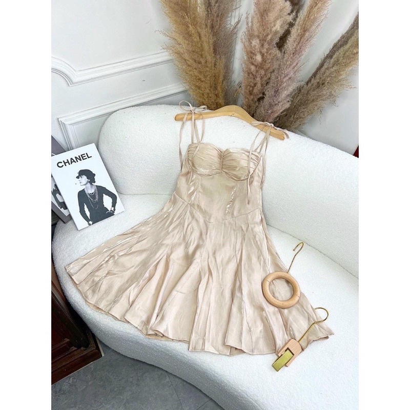 Váy hai dây cúp ngực