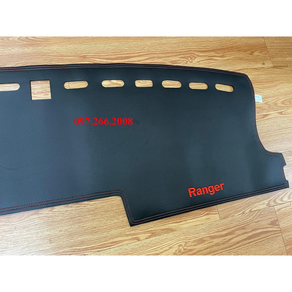 Thảm taplo xe Ford Ranger 2022, 2023 vân cacbon cao cấp