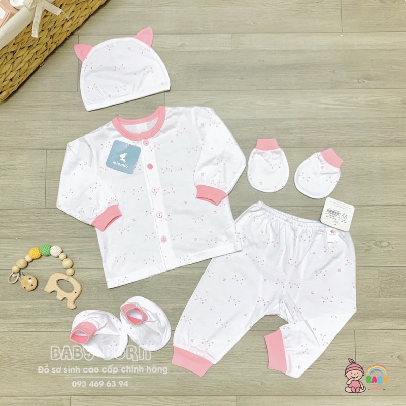 Miomio - Bộ sơ sinh cúc giữa cotton mỏng, mềm mát, an toàn cho bé