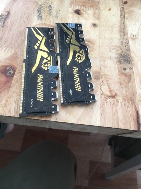 Ram ddr4 4G/2400 apacer Panther hổ báo