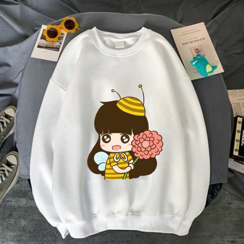 Áo Nỉ Cổ Tròn Tay Bo Chất Đẹp Mềm Mịn Mùa Thu Đông Mặc Đi Học Đi Chơi Trẻ Trung Năng Động In Em Bé Ôm Gấu | BigBuy360 - bigbuy360.vn