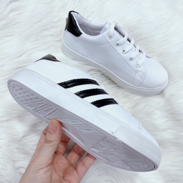 Giày thể thao trắng bé trai 3 sọc đen size 34-37