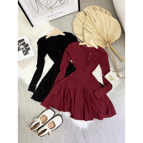 Đầm Body Cổ Bẻ Xoè Tay Dài