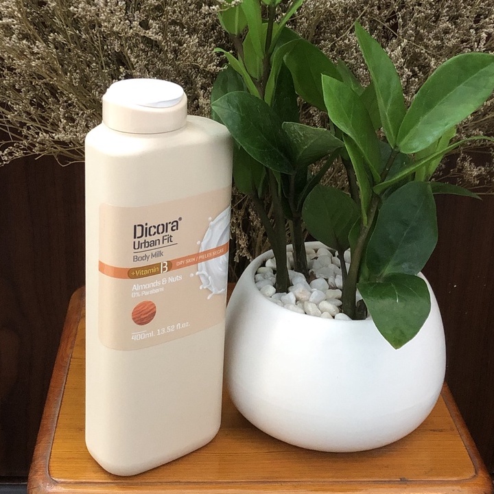 Sữa dưỡng thể Dicora Urban Fit almonds & nuts vitamin B hạnh nhân & các loại hạt 400ml gíup làn mịn màng, căng bóng | BigBuy360 - bigbuy360.vn