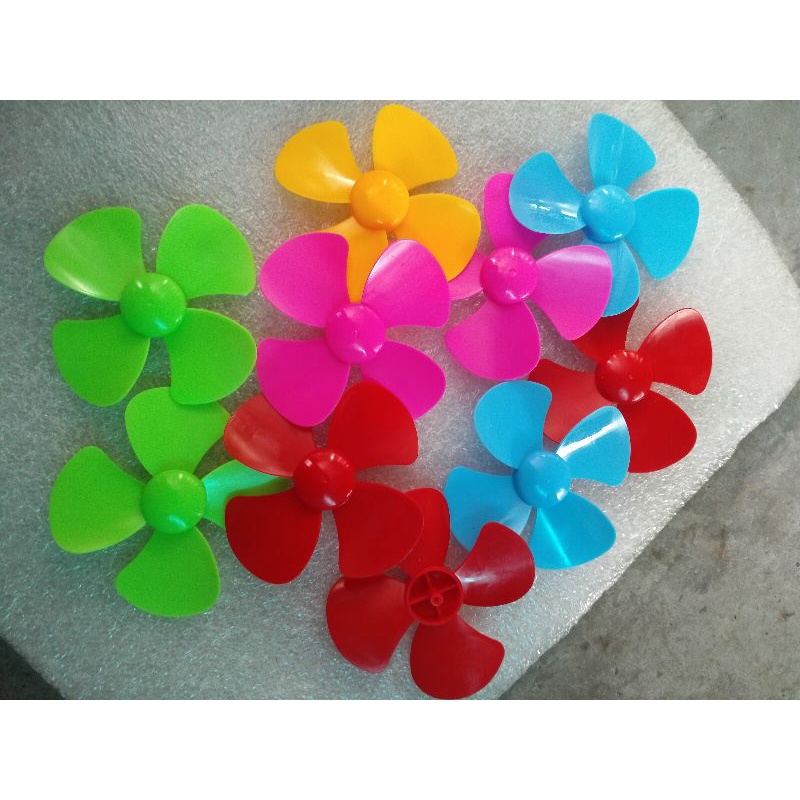 10 cánh quạt lắp mô tơ, to nhỏ nhiều màu sắc