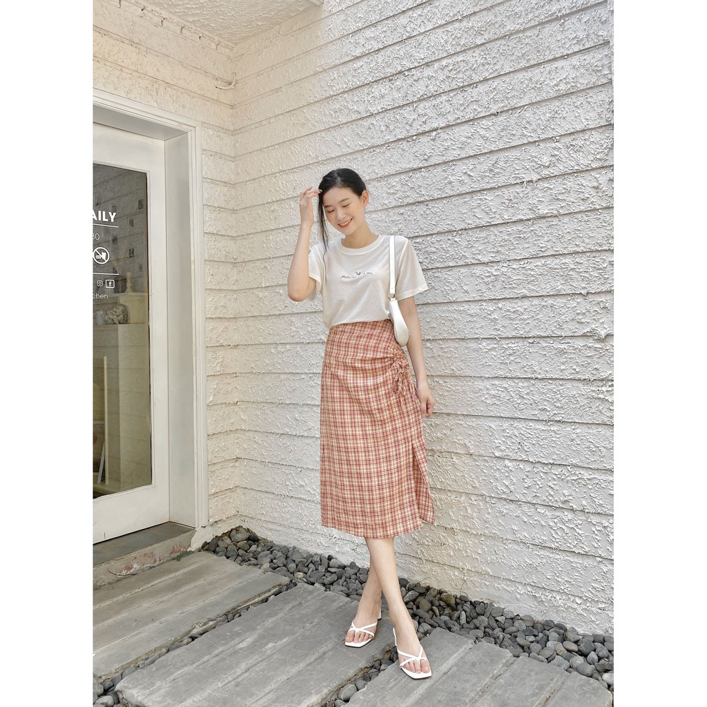 Chân váy xẻ dài nữ MADELEN màu kẻ phối rút nhún cá tính | BigBuy360 - bigbuy360.vn