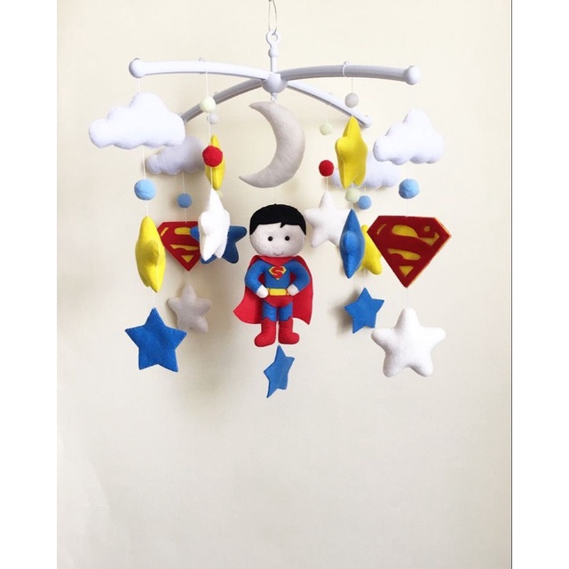 Đồ chơi treo nôi cho bé kích thích thị giác cho bé, tự xoay và phát nhạc mẫu Supermen