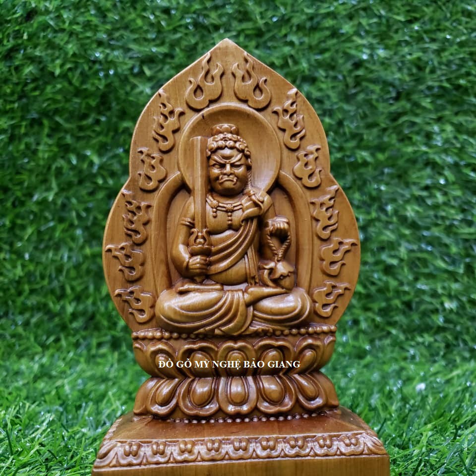 Tượng Phật để xe ô tô Bất Động Minh Vương bằng gỗ - Tuổi Dậụ