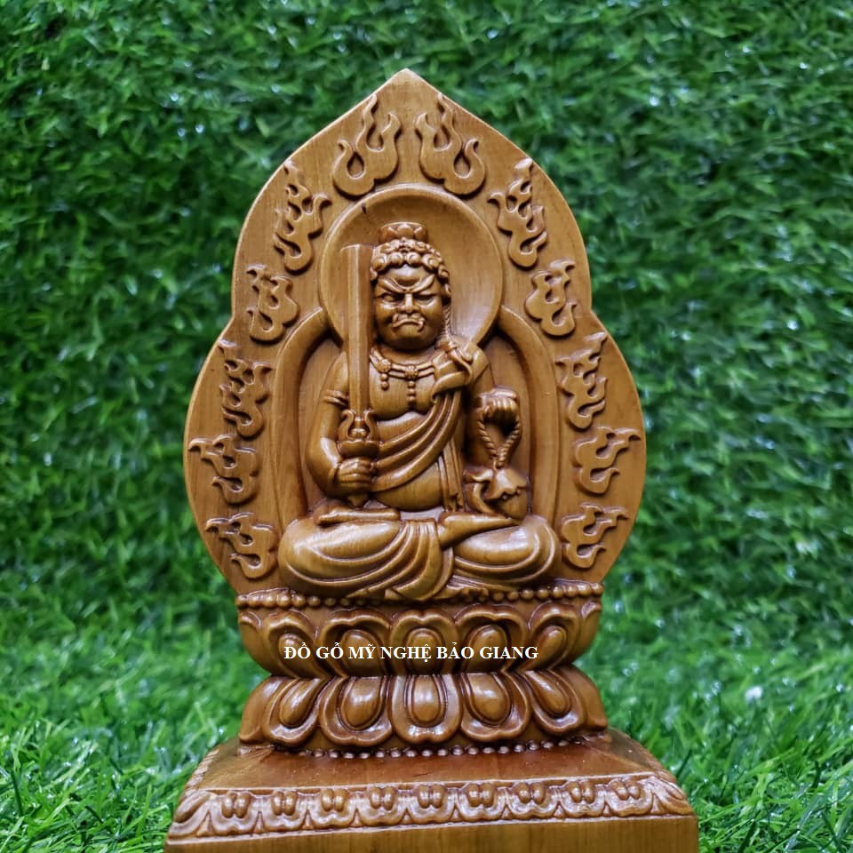 Tượng Phật bản mệnh Tuổi Dậu để xe ô tô Bất Động Minh Vương bằng gỗ bách thơm