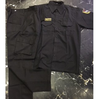 Quần áo bảo vệ màu đen túi hộp ngắn tay.