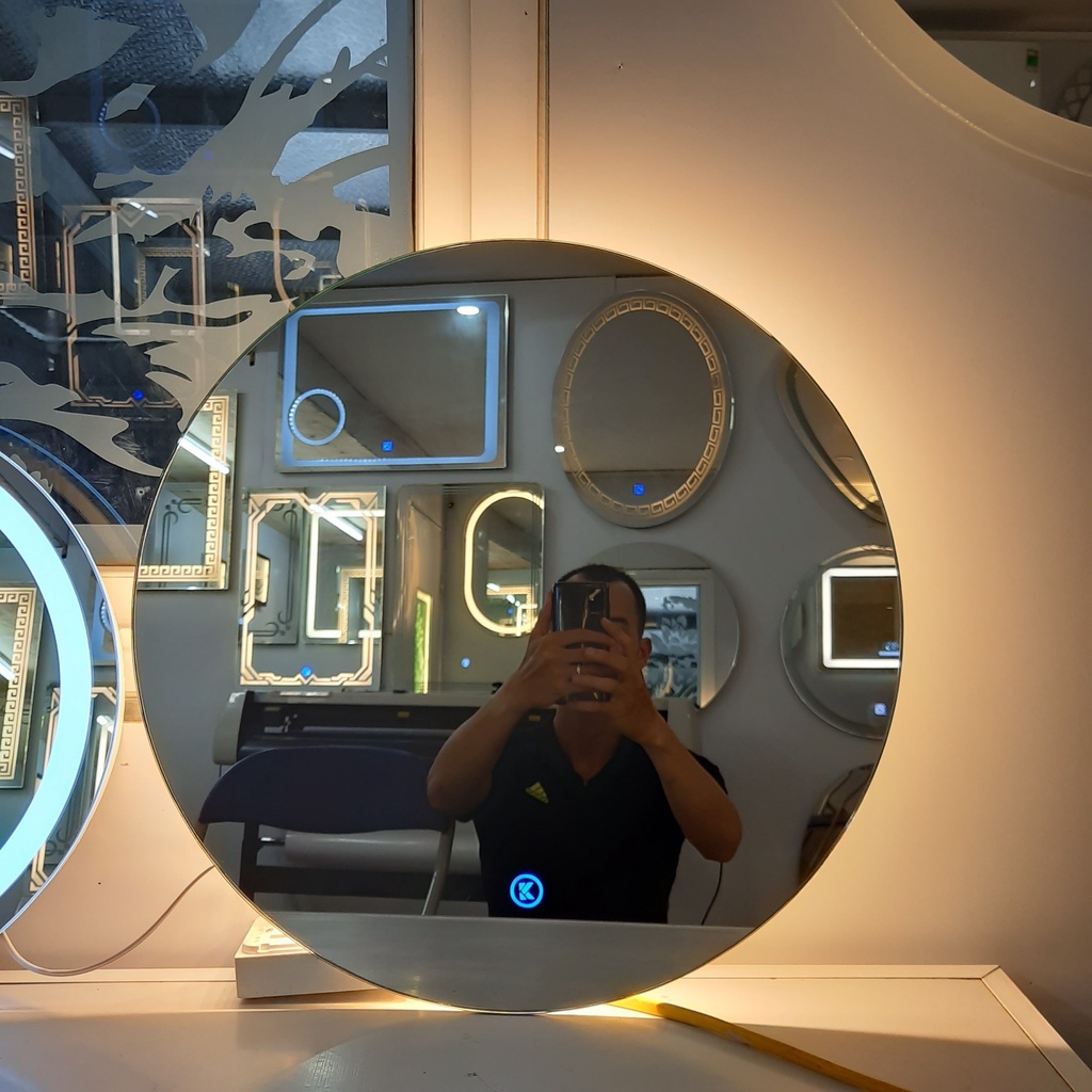 Gương tròn có đế cảm ứng trên mặt gương đèn led đổi 3 màu mẫu led hậu gắn tường kích thước D50cm Mirror