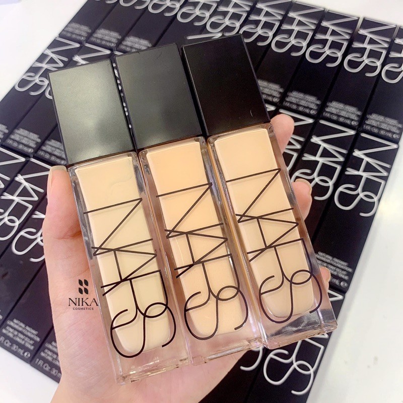 Kem nền căng bóng mỏng nhẹ NARS Natural Radiant Longwear Foundation