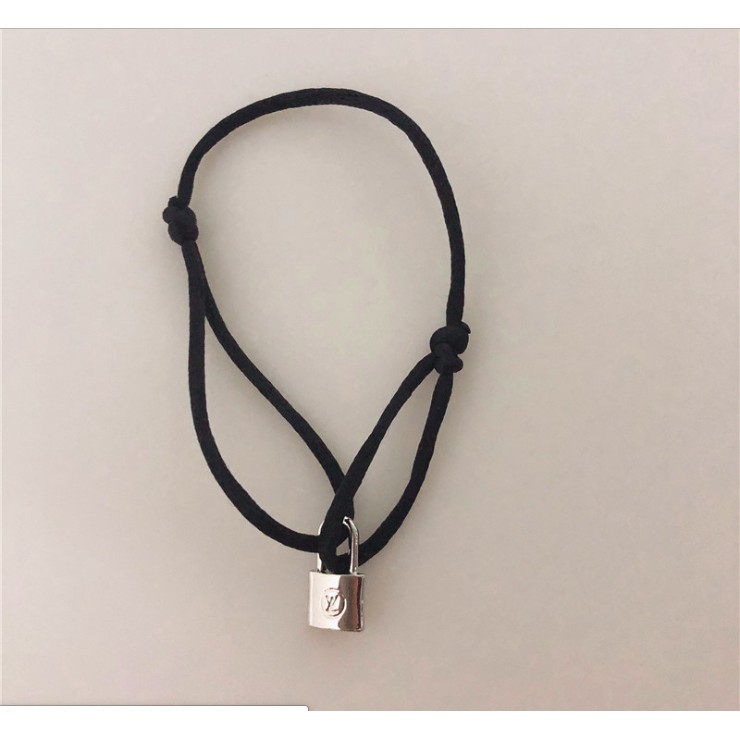 Vòng tay ổ khoá Taehyung | BigBuy360 - bigbuy360.vn