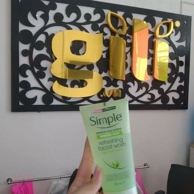Sữa rửa mặt dịu nhẹ cho da nhạy cảm Simple Refreshing Facial Wash 150ml