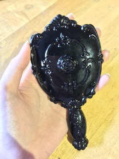 GƯƠNG ANNA SUI