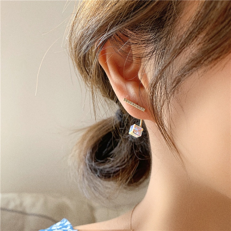 Bông Tai Hình Tam Giác Đính Đá Lấp Lánh Phong Cách Hàn Quốc