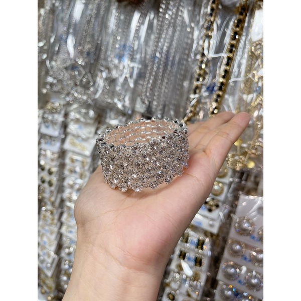 Vòng tay lò xo đính đá siêu sang