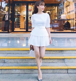 Đầm trắng 2 tầng kèm belt