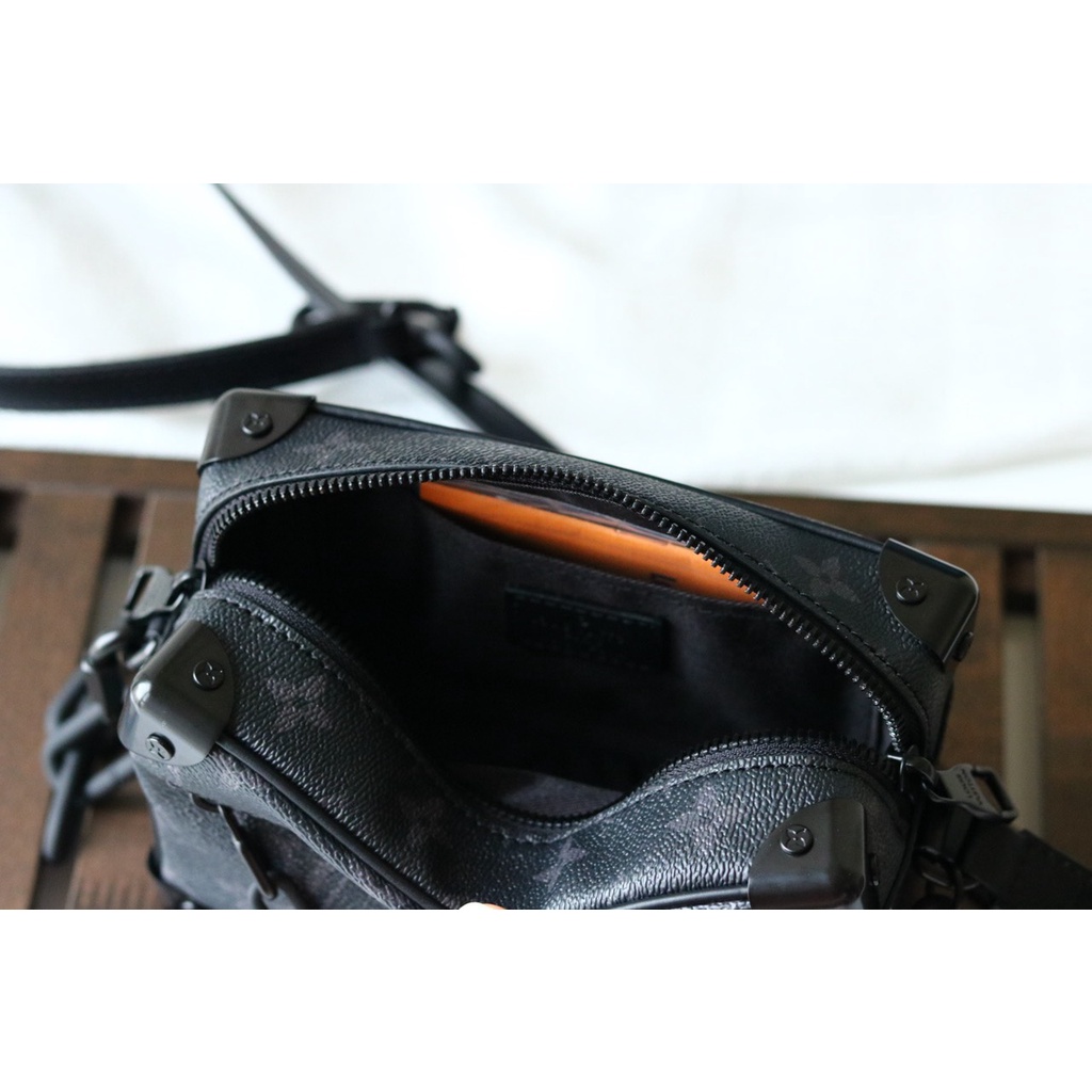 Túi đeo chéo L V hộp cốp dây xích hoa đen fullbox