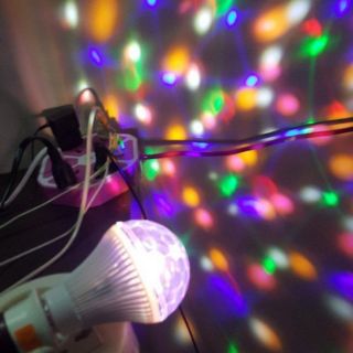 Đèn led quả cầu xoay pha lê 7 màu làm cho phòng bạn thật lãng mạn