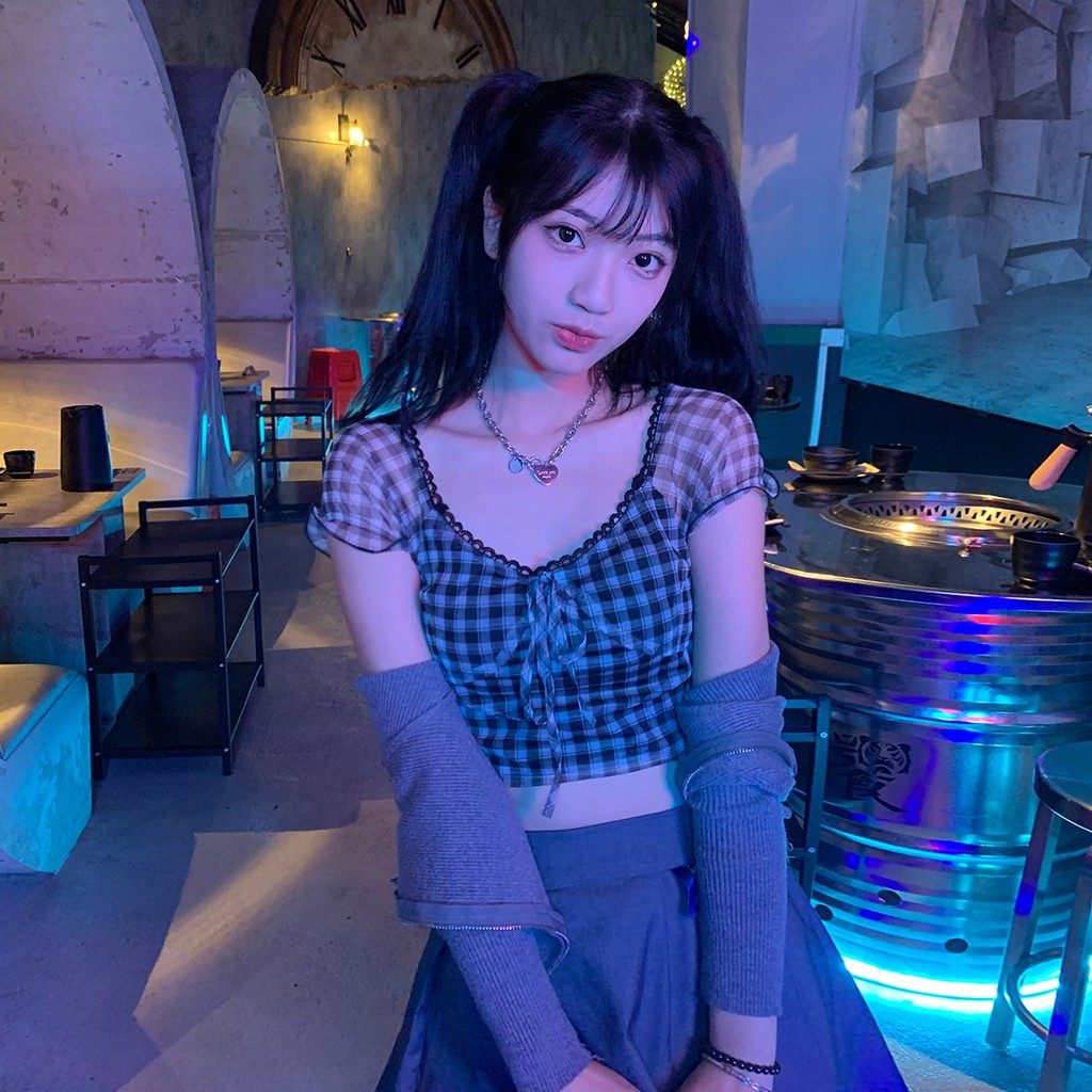 Áo ngắn dáng mỏng họa tiết kẻ ô trắng và đen thời trang retro Hàn Quốc | BigBuy360 - bigbuy360.vn