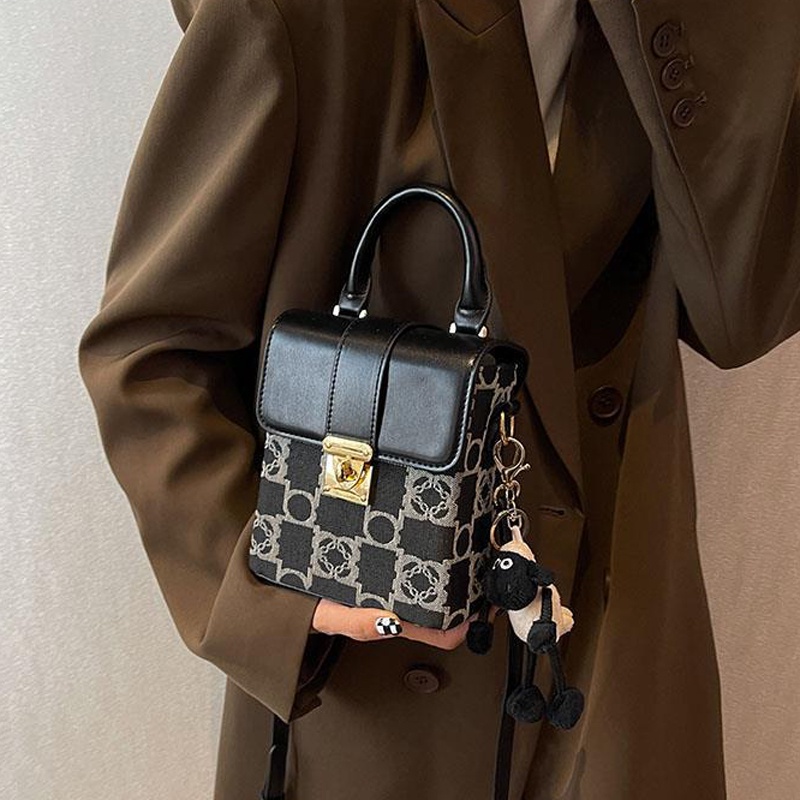 Túi Đeo Chéo Hình Vuông Nhỏ Độc Đáo Dễ Phối Đồ Thời Trang Cho Nữ