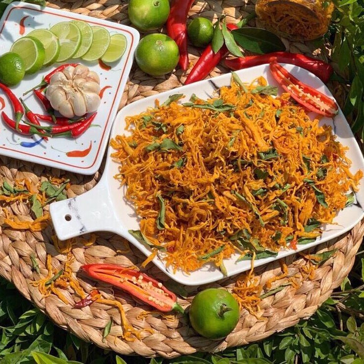Khô gà lá chanh 300g thơm ngon, gà khô cay nhẹ giá rẻ chuẩn vị Sài Gòn - Ăn vặt nhà Cốm