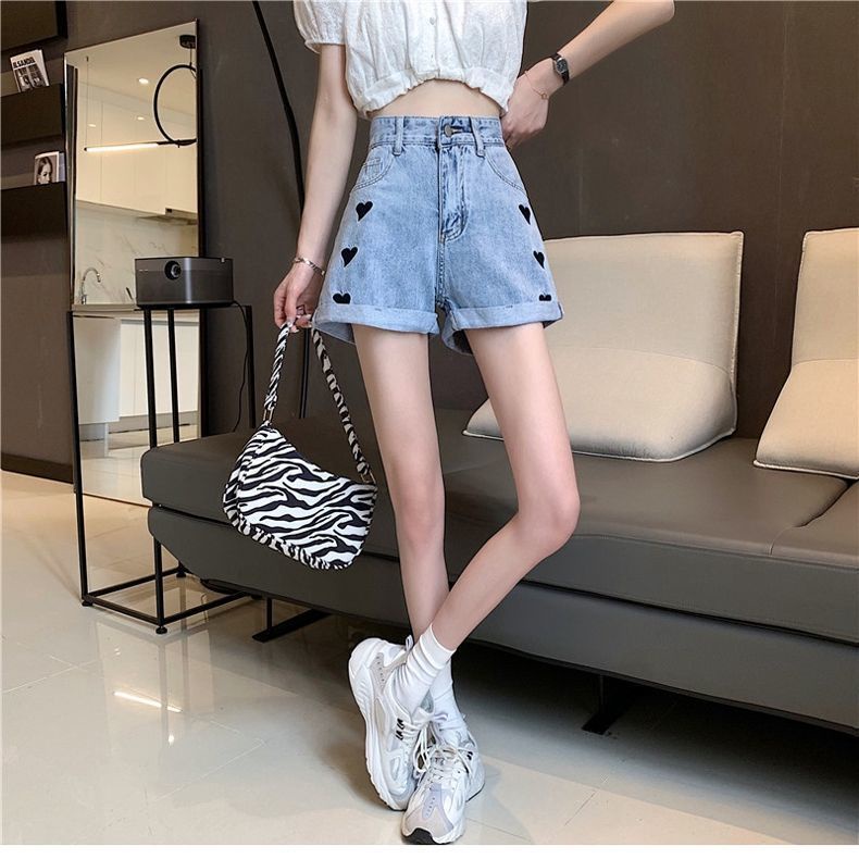 Quần short jean cạp cao họa tiết thêu trái tim thời trang Hàn Quốc cho nữ