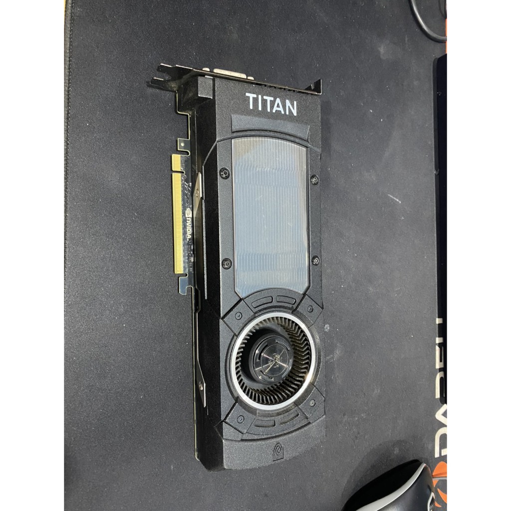 Card đồ họa NVIDIA TITAN X