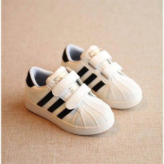 Giày adidas cực kute cho bé