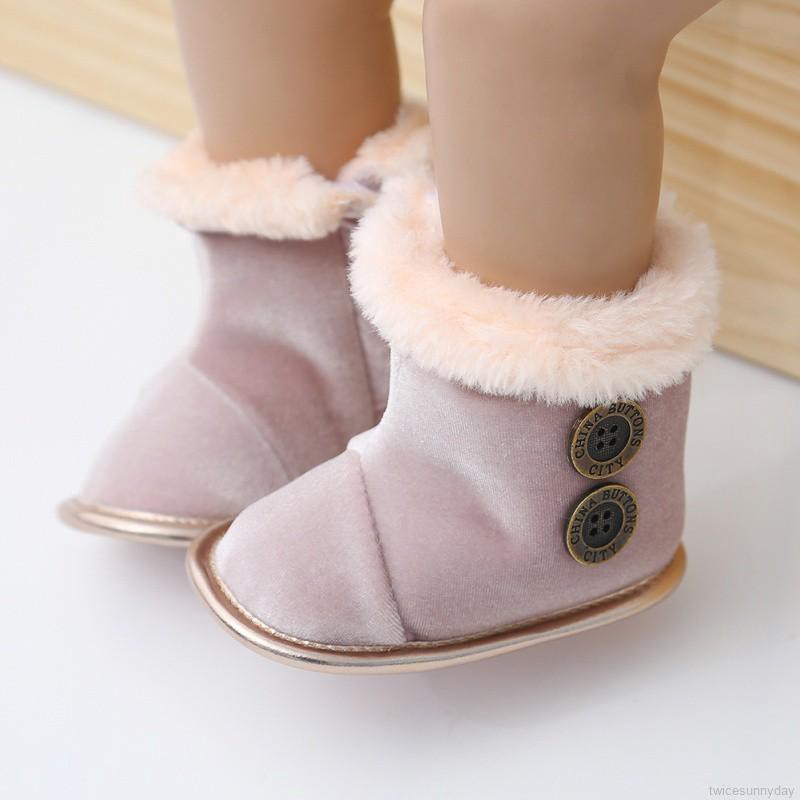 Giày bốt cổ cao đính nút cho bé gái