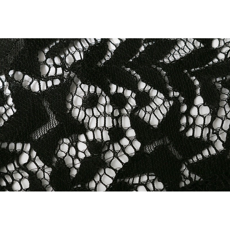 Đầm ren đen Urban Revivo