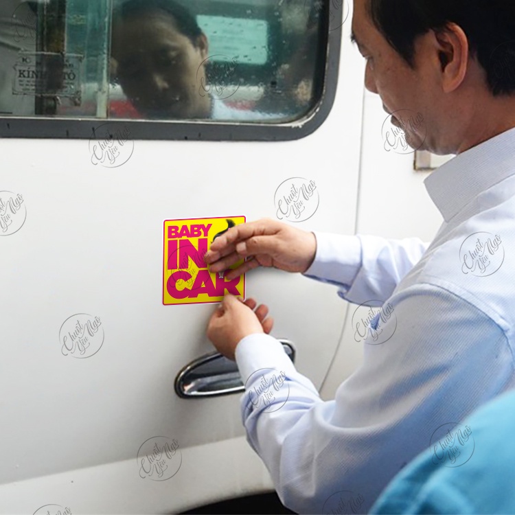 Combo 2 miếng dán Baby In car BÉ GÁI dễ thương trang trí xe hơi ô tô cảnh báo an toàn cho trẻ em