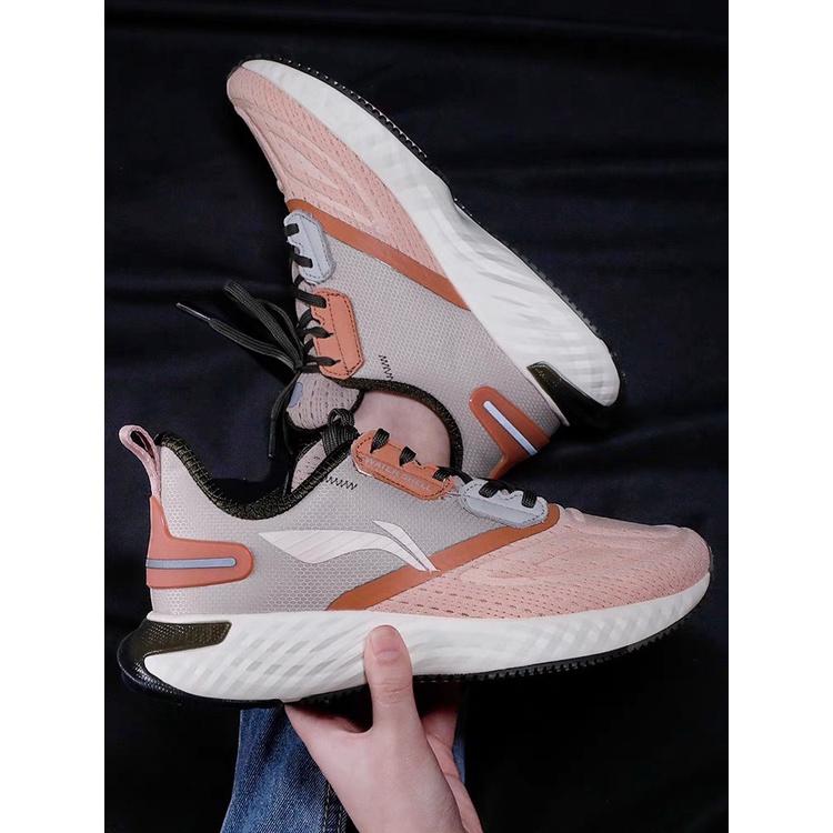 Giày thể thao nữ